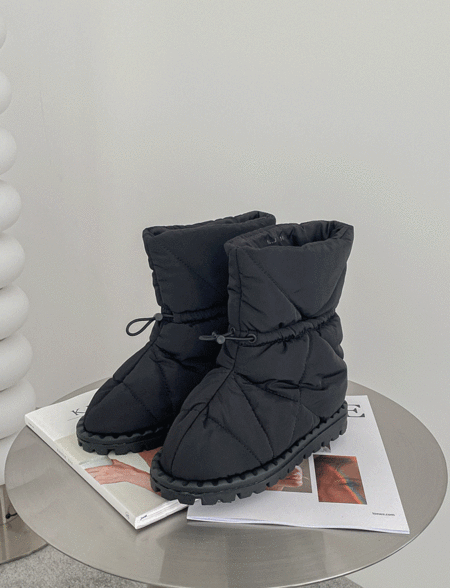 string padded boots